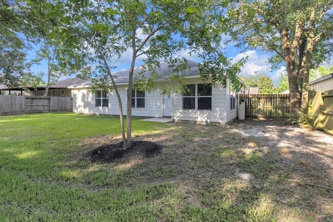 Building Photo - 16413 Danika Oak