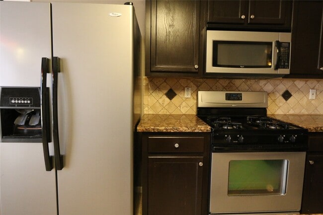 Building Photo - 10811 Burkes Garden Dr