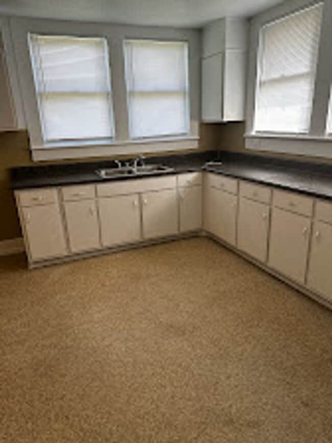 Building Photo - MOVE IN SPECIAL!! FIRST MONTH FREE!