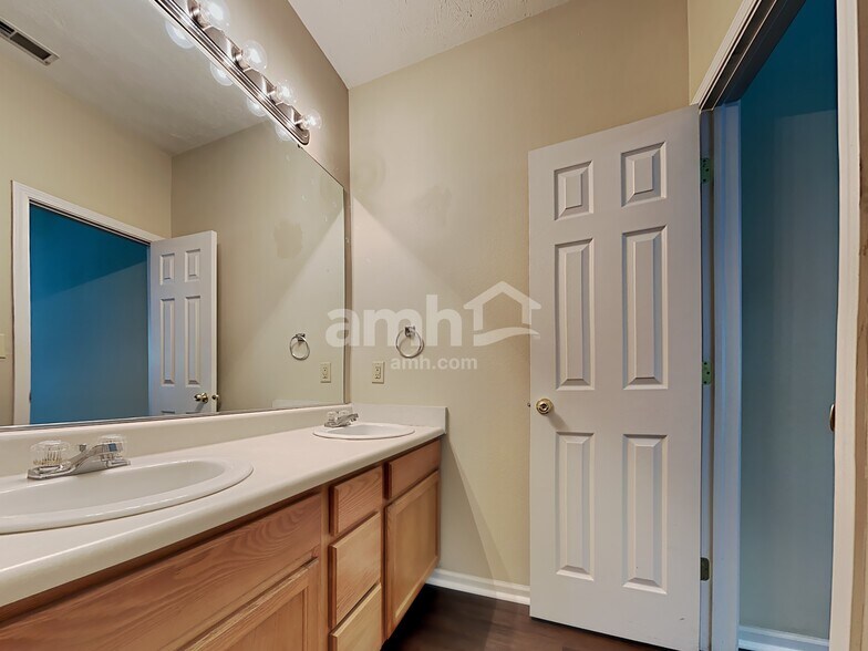 Building Photo - 10087 Sundown Ln