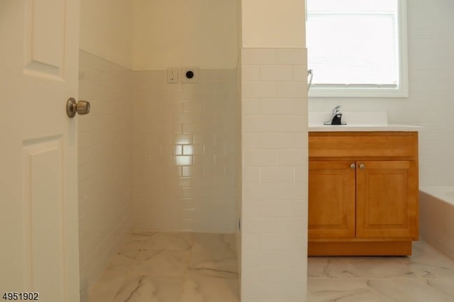 Building Photo - 373 N 6th St