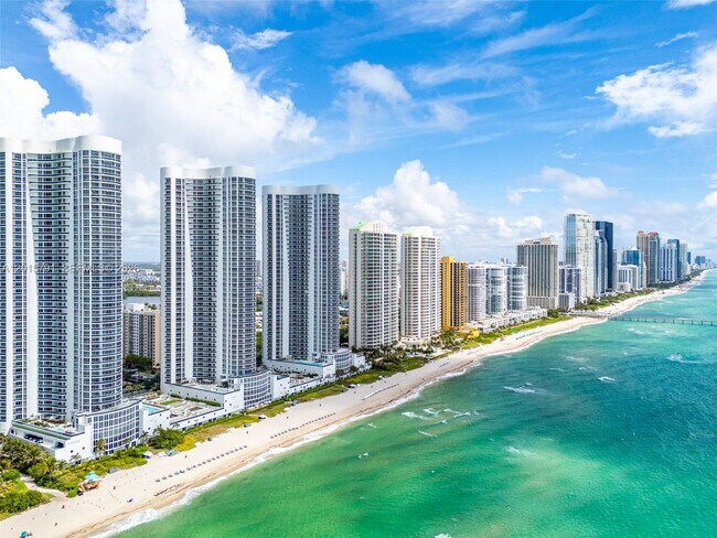 Building Photo - 15901 Collins Ave