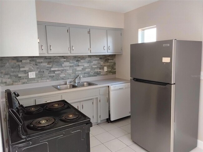 Building Photo - 327 Barbara Cir