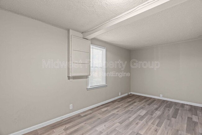 Building Photo - 161 Anistasia Dr