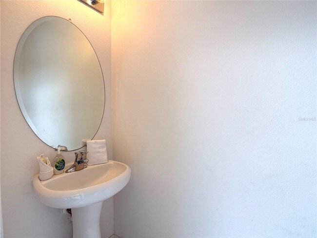 Building Photo - 353 Kensington Dr