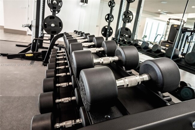 Building Photo - 700 NE 26th Terrace