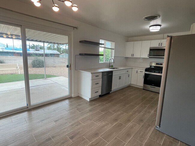 Building Photo - Remodeled Hidden Gem! Coming Soon!