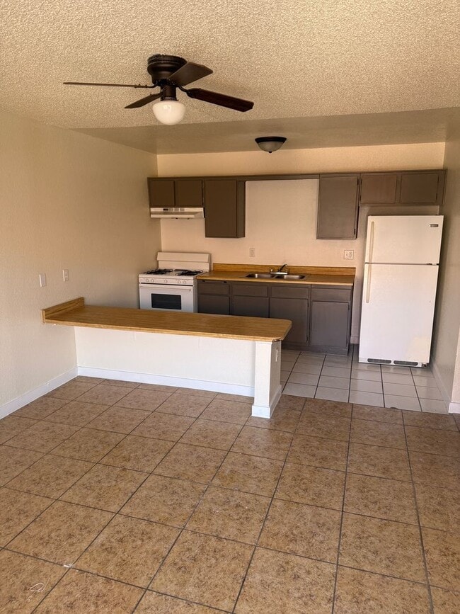 Building Photo - Agua Caliente Apartments