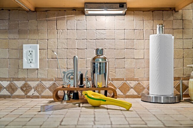 Building Photo - 6 Palmetto Dr