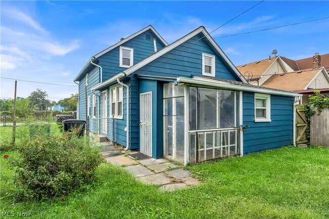 Building Photo - 3024 Vega Ave