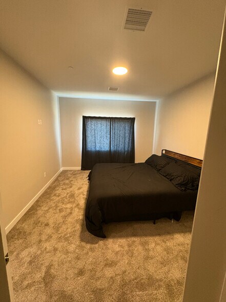 Building Photo - 2820 Palisades Dr