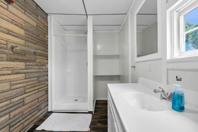 Building Photo - 413 Forest Ave