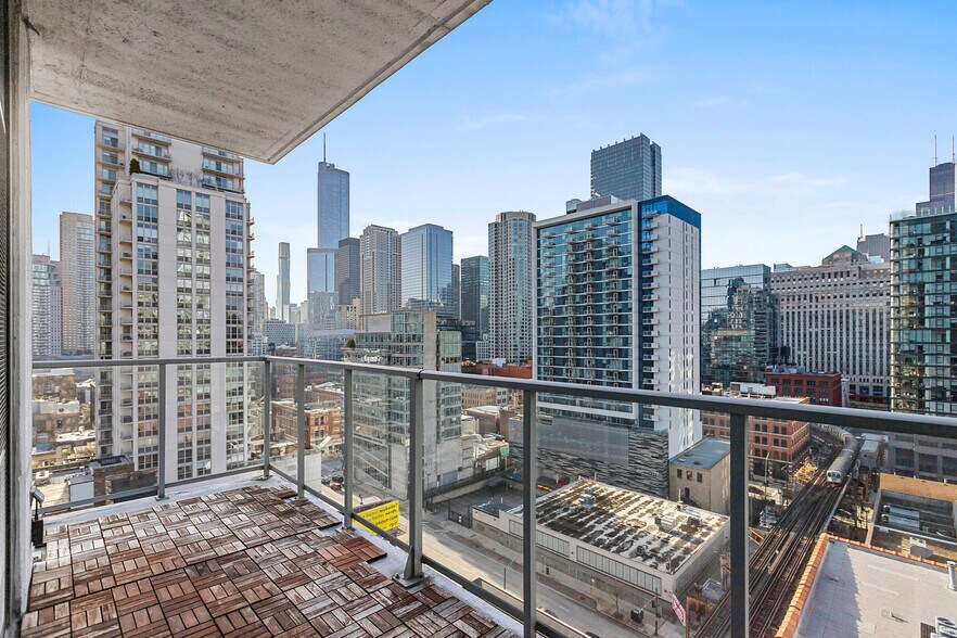 Building Photo - 303 W Ohio St