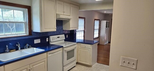 Building Photo - 3936 Case St