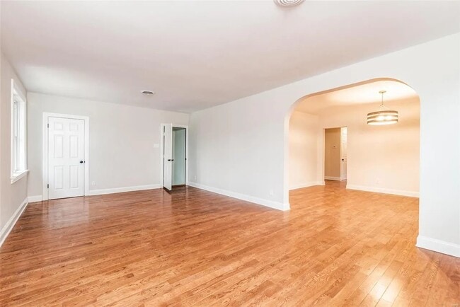 Building Photo - 7136 Amherst Ave