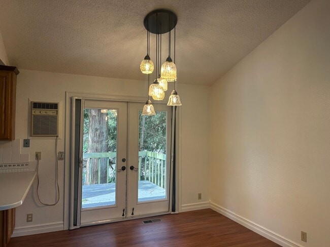 Building Photo - 4 Bedroom Home Near Whatcom Falls