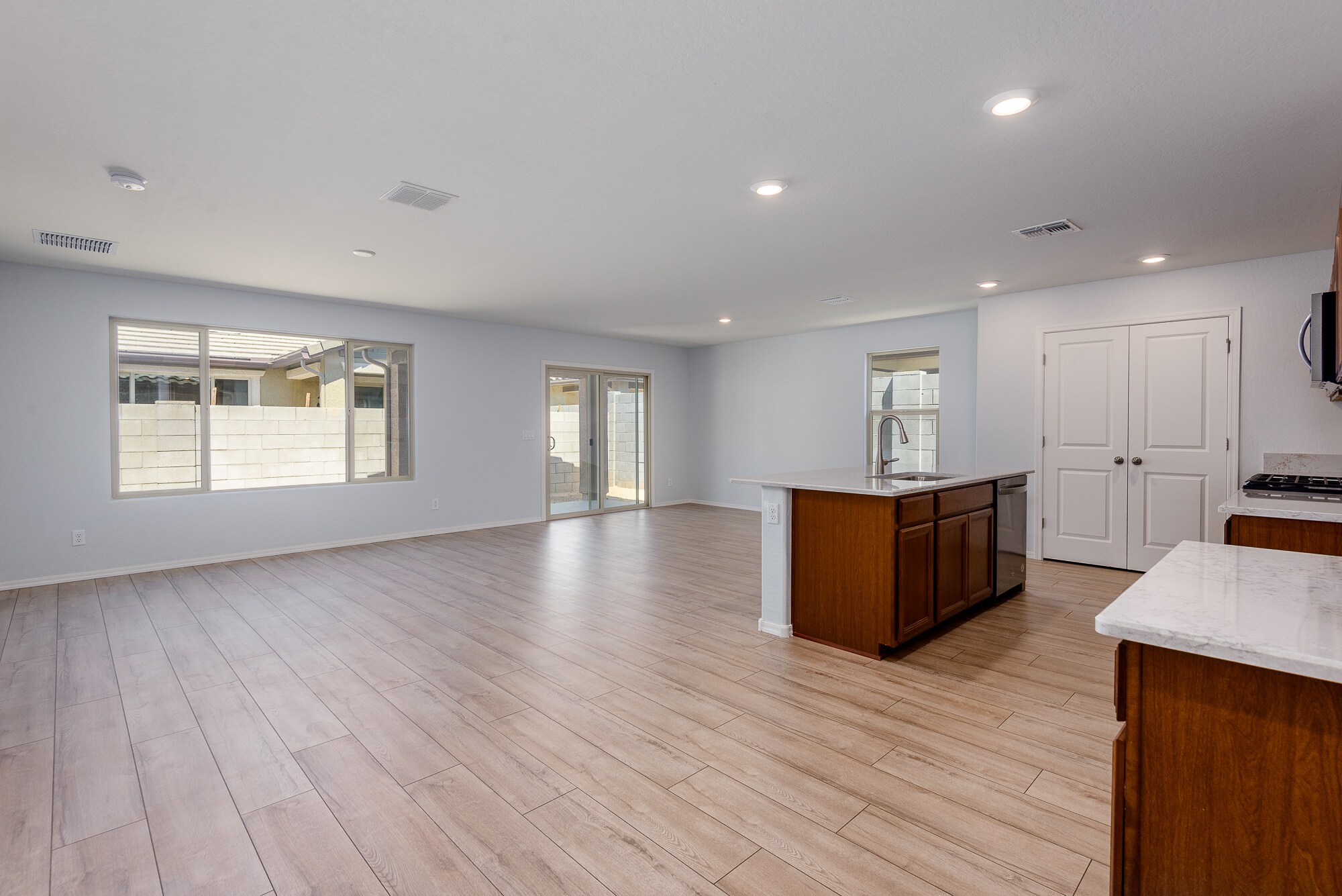 Family/dining room - 16238 W La Ventilla Way