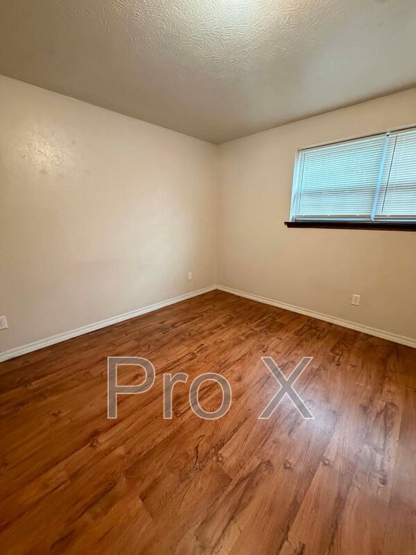 Building Photo - 1807 Grand