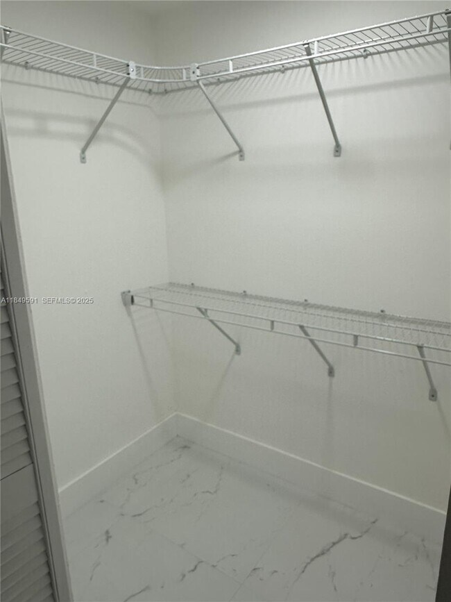 Building Photo - 450 NW 20th St