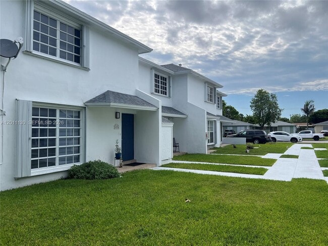 Building Photo - 19372 SW 103rd Ct