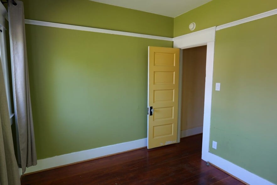 Building Photo - 115 E Jefferson