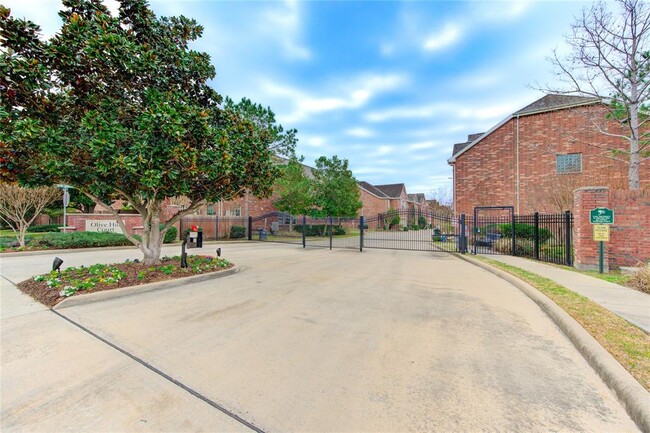 Building Photo - 1522 Olive Garden