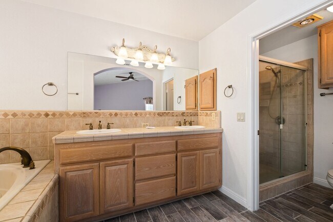 Building Photo - Beautiful 4-Bedroom, 2.5-Bathroom Home in Victorville, CA