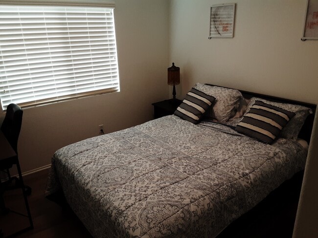 Building Photo - 496 Christina Ct