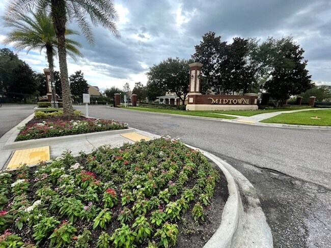 Building Photo - Midtowne