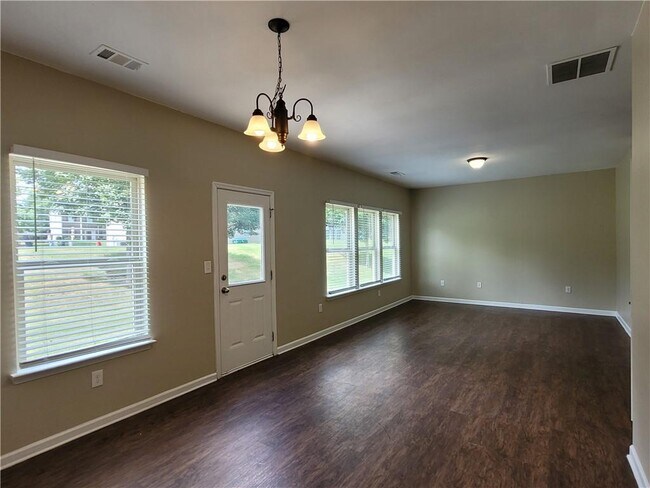 Building Photo - 6010 Stonebrook Ln