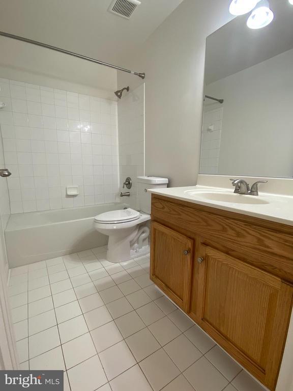 Building Photo - 5633 Sheals Ln