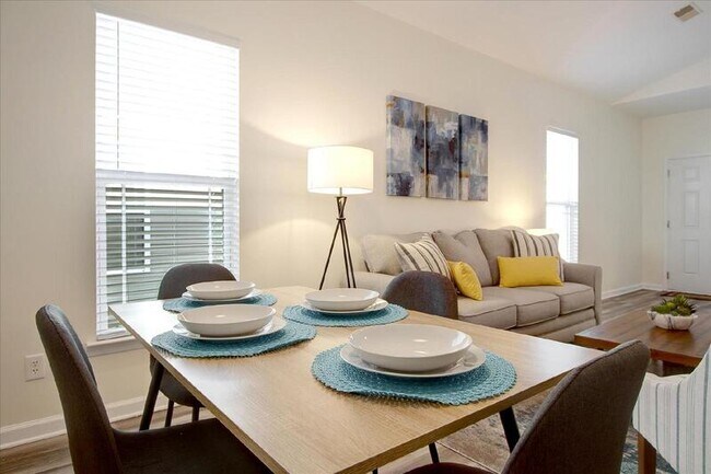 Building Photo - 11 Summer Lake Way