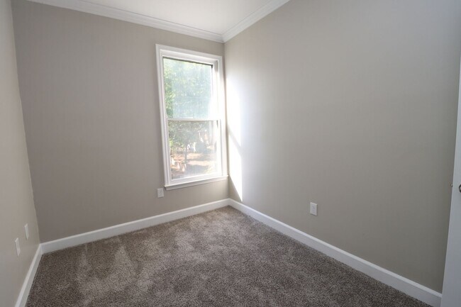 Building Photo - Luxury 3BR/2BA Renovated Condo