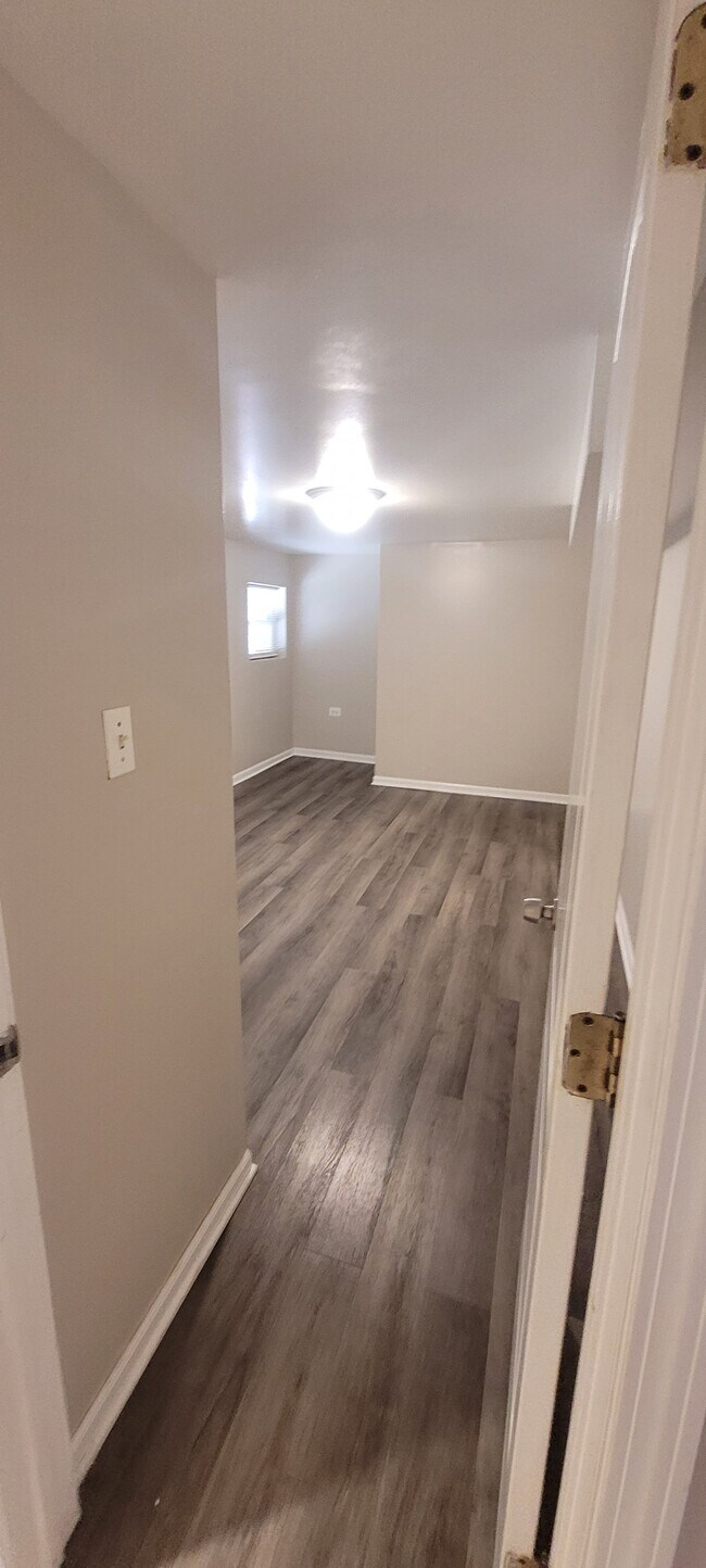 Building Photo - 4039 N Long Ave