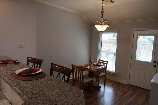 Building Photo - 1714 Oak Ridge Dr