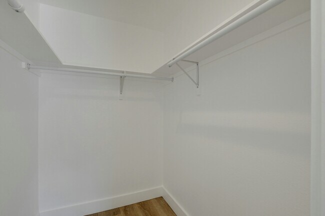 Building Photo - 1206 Hollow Creek Dr