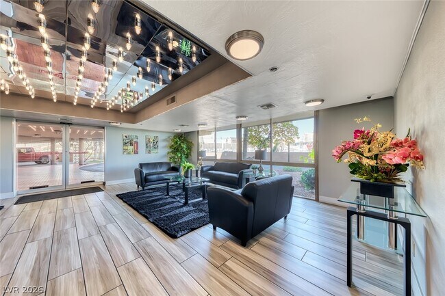 Building Photo - 205 E Harmon Ave