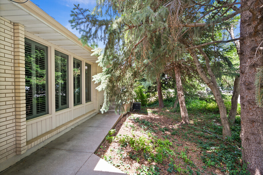 Building Photo - 1480 E Millbrook Way