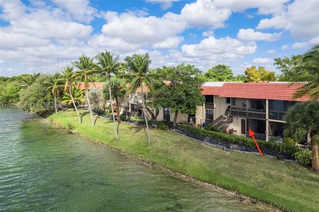 Building Photo - 770 NE 199th St