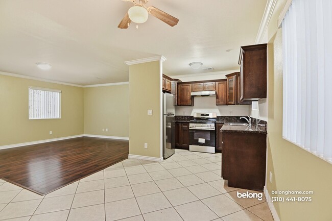 Building Photo - 1614 W 39th Pl