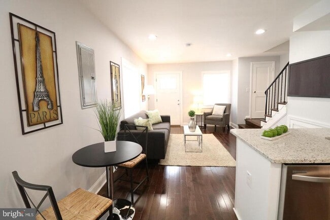 Building Photo - 702 71st Ave