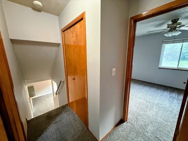Building Photo - 4545-4549 Cynthia Dr
