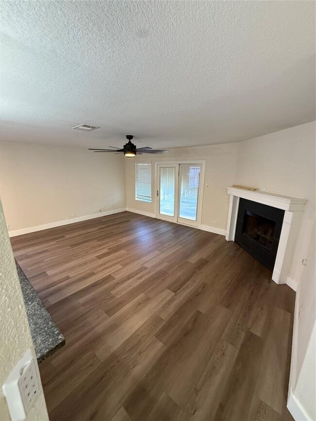 Building Photo - 108 Presidio Dr