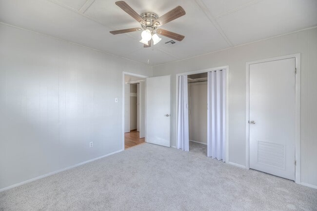 Building Photo - 1606 E Taylor Lake Cir