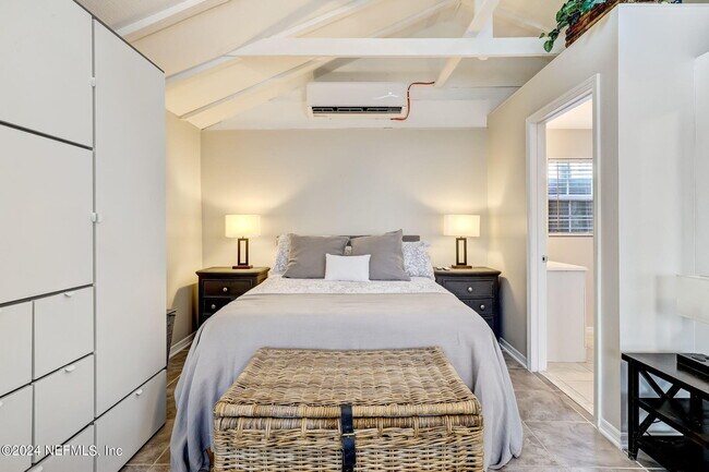 Building Photo - 1427 River Oaks Rd