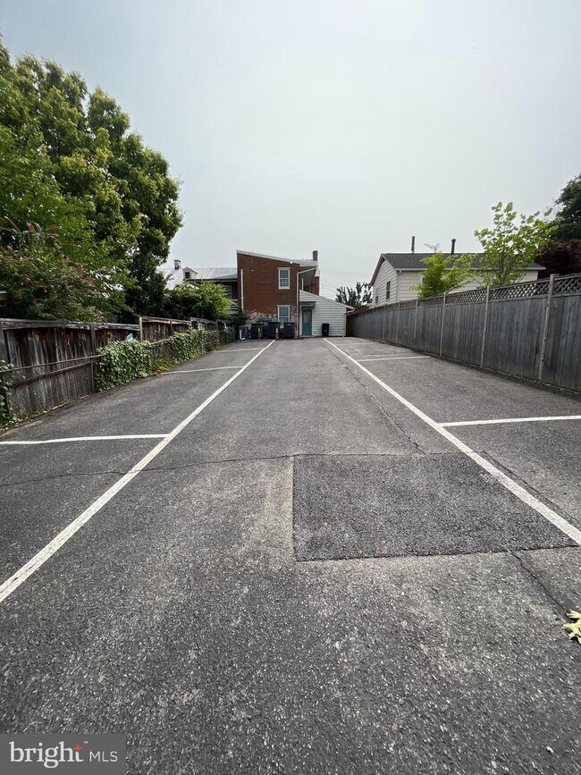 Building Photo - 509 S Market St