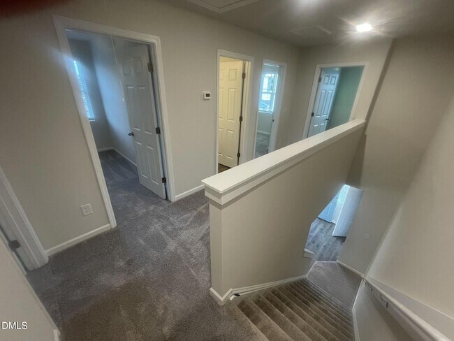 Building Photo - 1002 Peony Ln