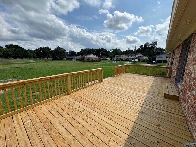 Building Photo - 816 Mira Vista Dr SE