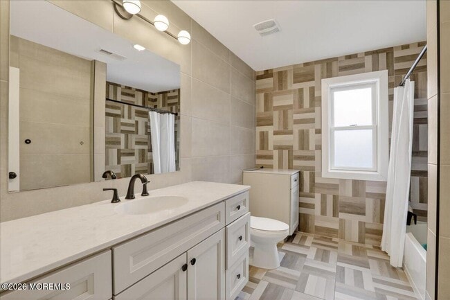 Building Photo - 475 Monmouth Pl