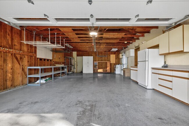 Building Photo - Charming 3-Bed / 2-Bath Retreat on Over an Acre in Sebastopol